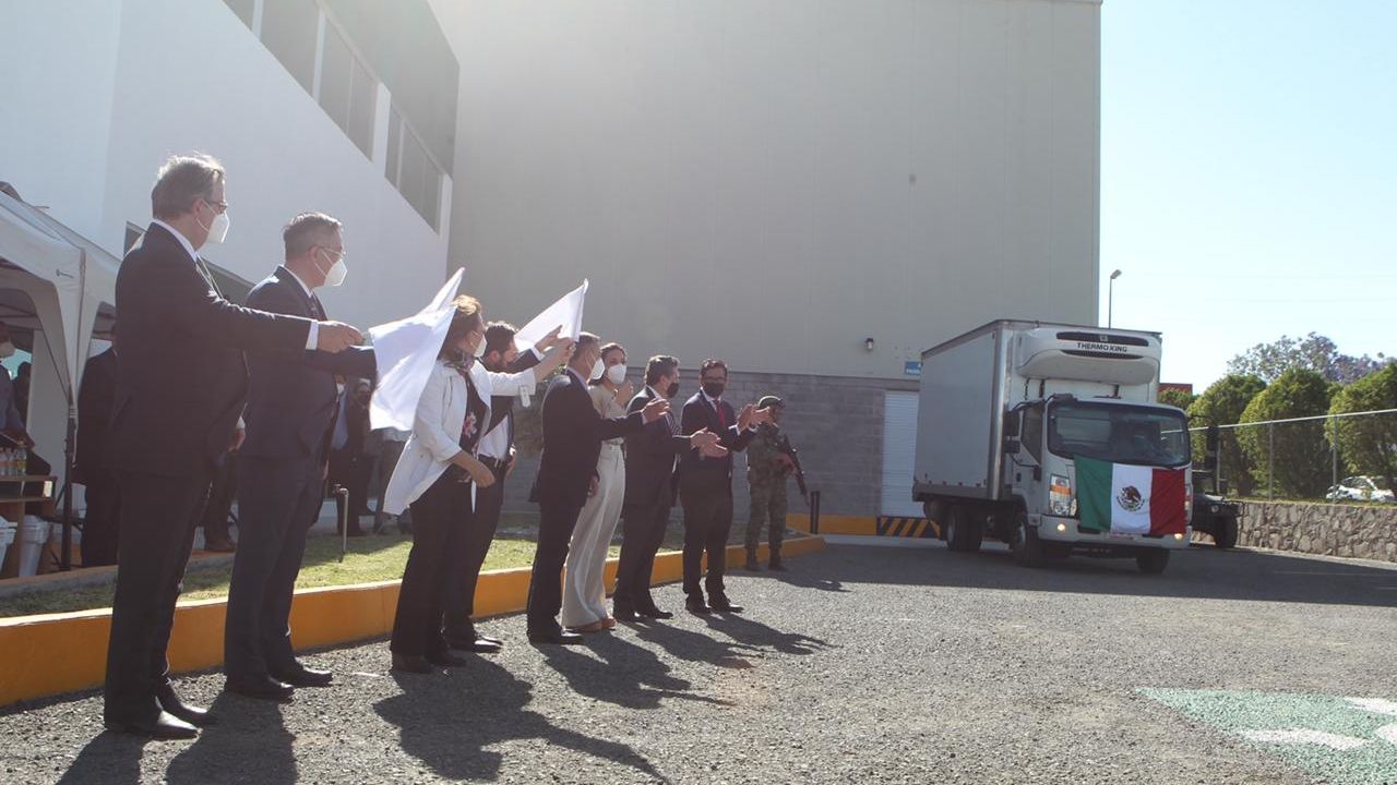 Primer millón de vacunas chinas envasadas en México ya está listo; será de una sola dosis