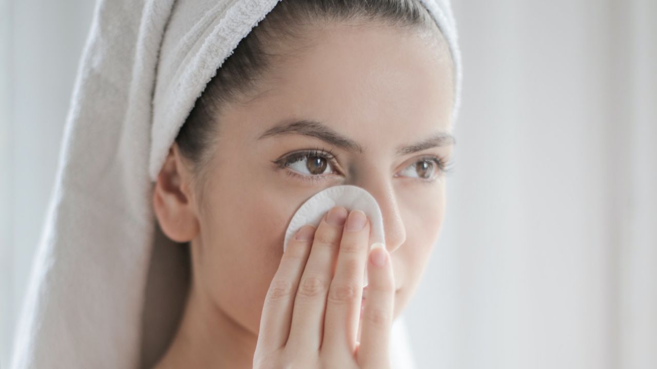 ¡Rápido y sencillo! Crea tu propia agua micelar casera para lucir una piel fresca siempre