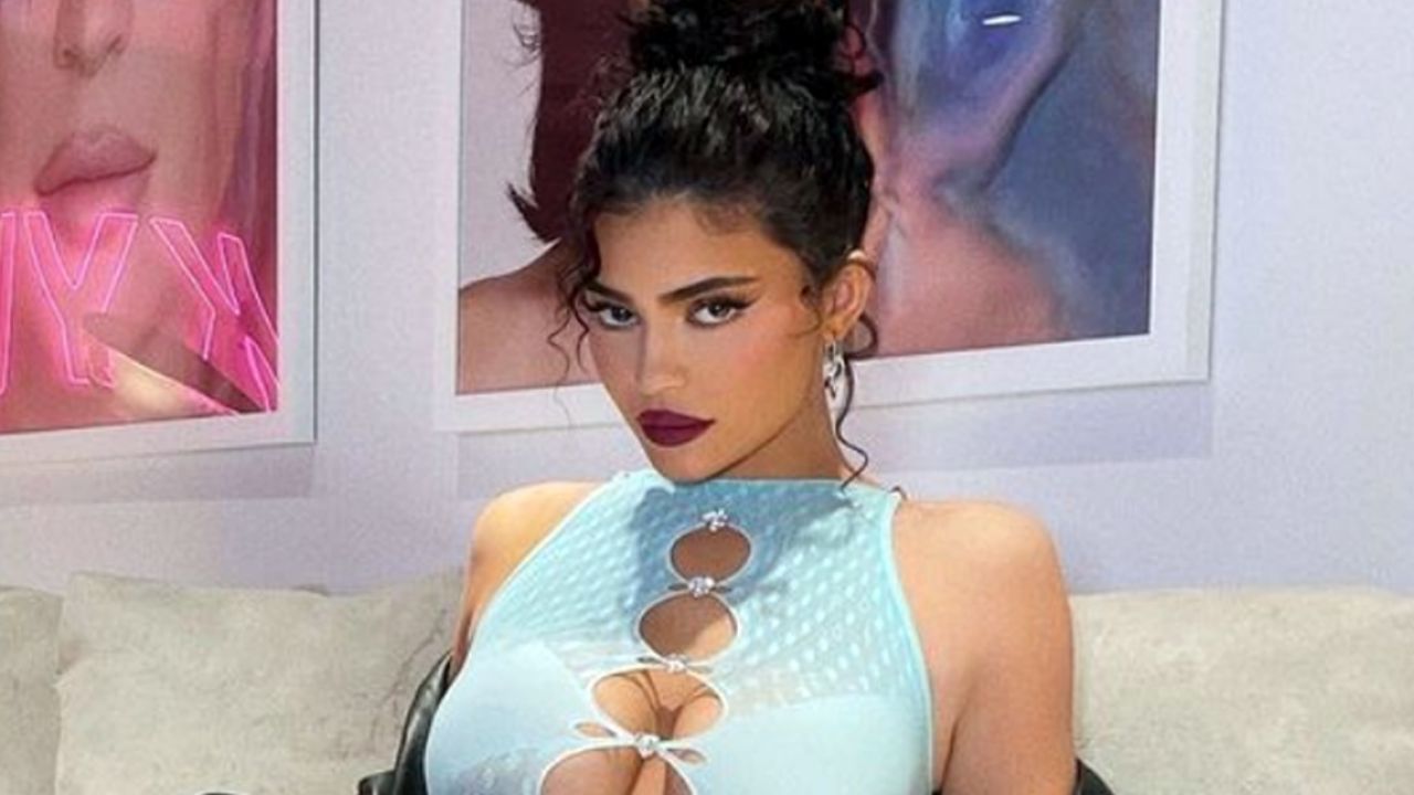 Kylie Jenner presenta a su nuevo compañero canino ‘Moo Pants’ a sus millones de seguidores