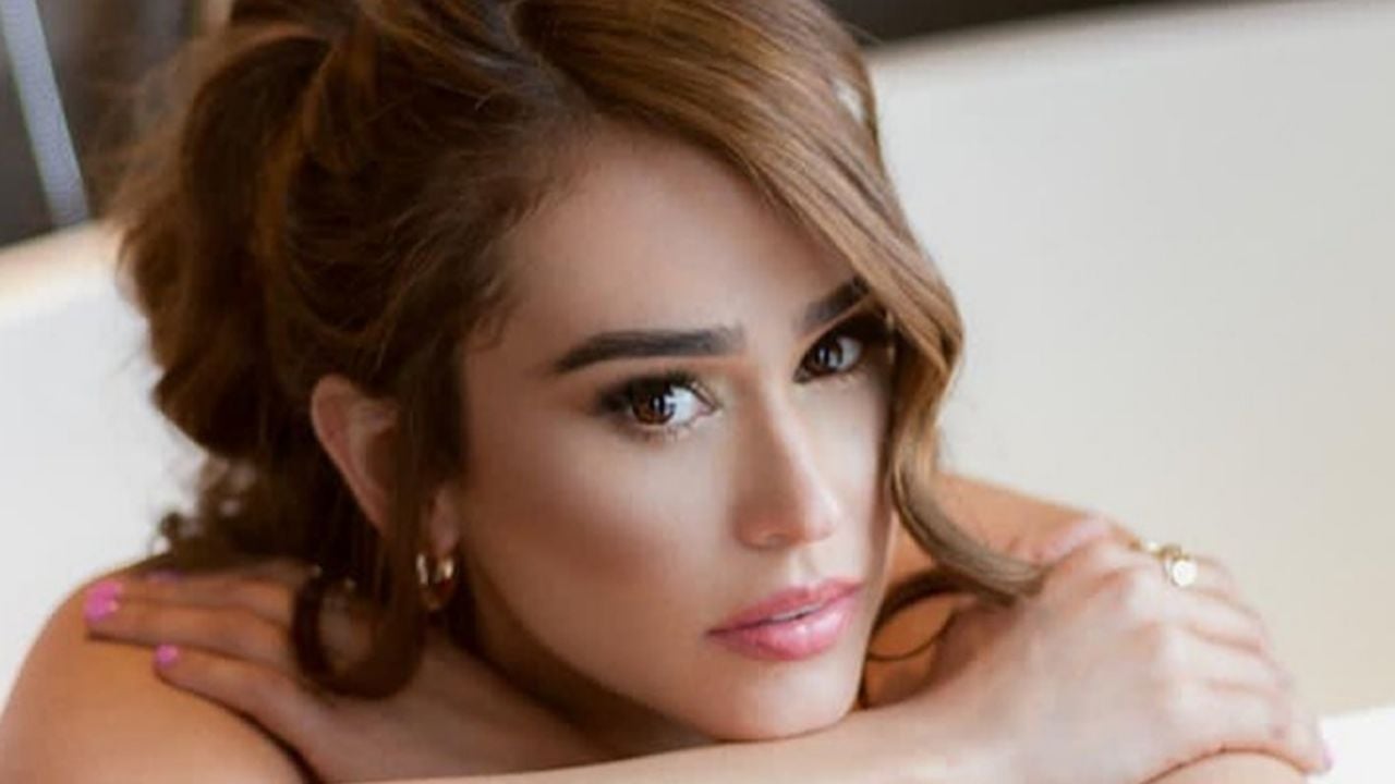 Tras dejar Televisa, Yanet García presume su impecable belleza con ligero atuendo rojo