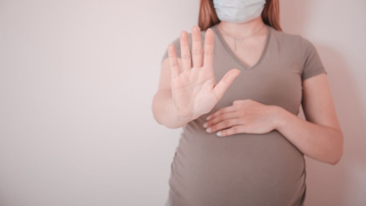 ¿Qué significa que un bebé nazca con anticuerpos contra el Covid-19? Expertos responden