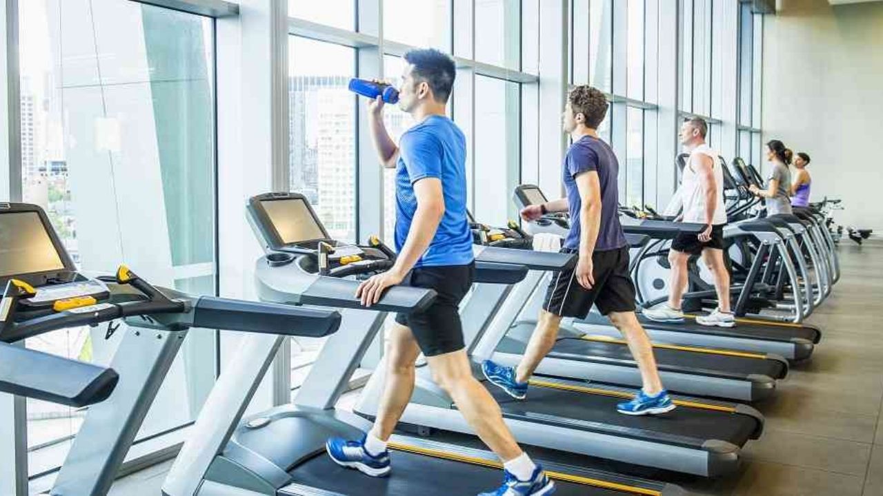 Gimnasio regala membresías a quienes no se vacunen contra Covid-19; así reacciona Internet