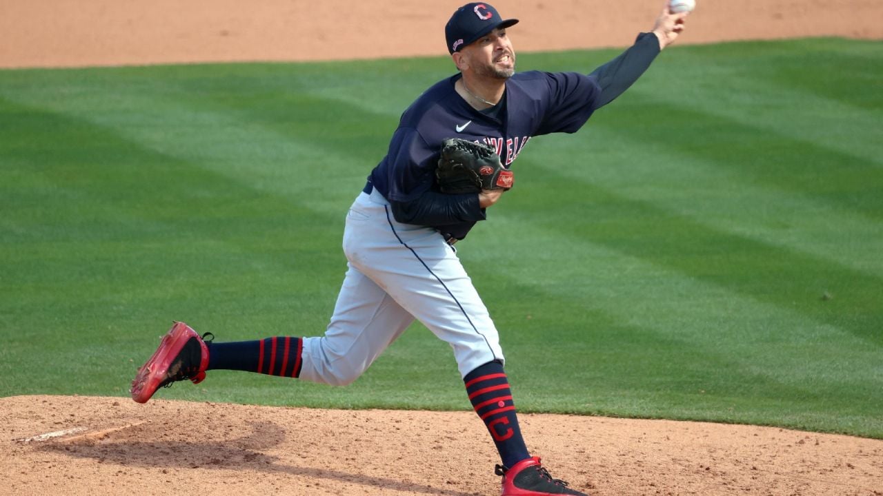 Crece su legado; Oliver Pérez es incluido en el roster final de los Indios de Cleveland