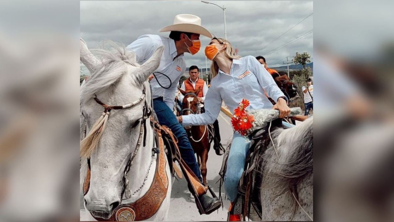 Mariana Rodríguez y Samuel García bailan ‘El Gallinazo’ en campaña; fans reaccionan: “Ridículos”