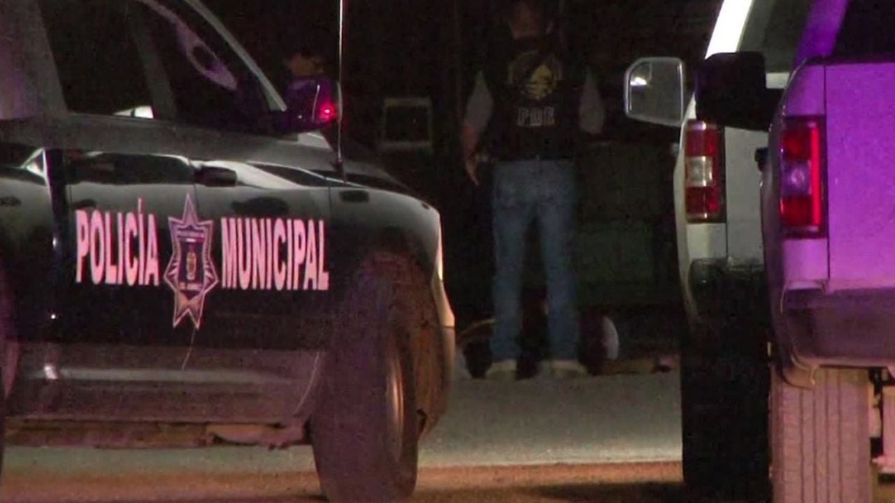 Autoridades llegan al sitio del crimen