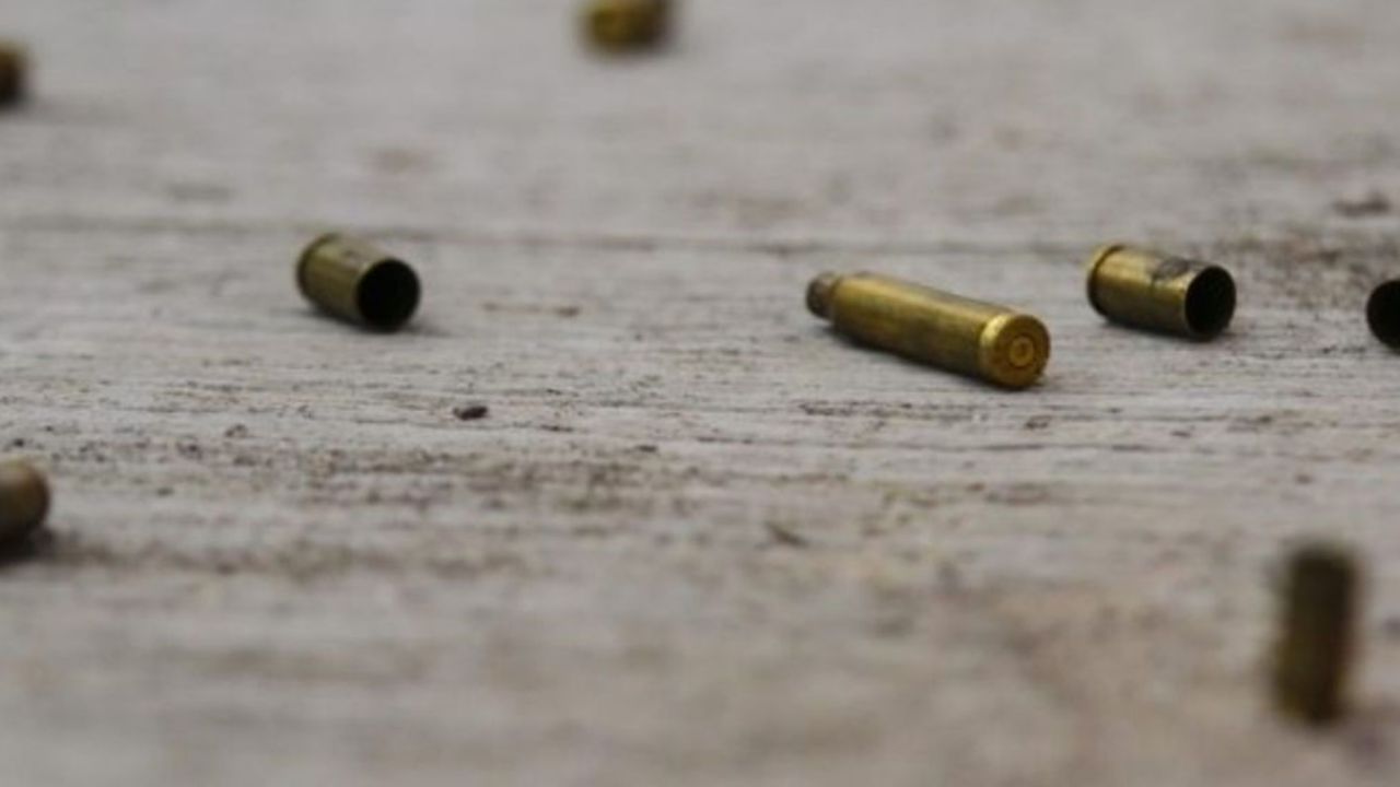 Gatillero irrumpe en barbería y asesina de un balazo a un joven; el responsable escapó