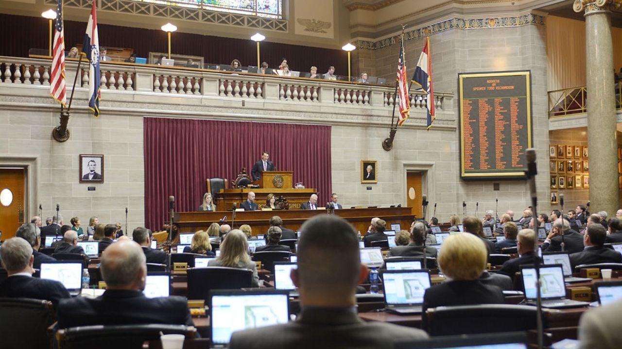 “Pesadilla infernal”: Acusan a congresista republicano de abusar sexualmente de sus hijos