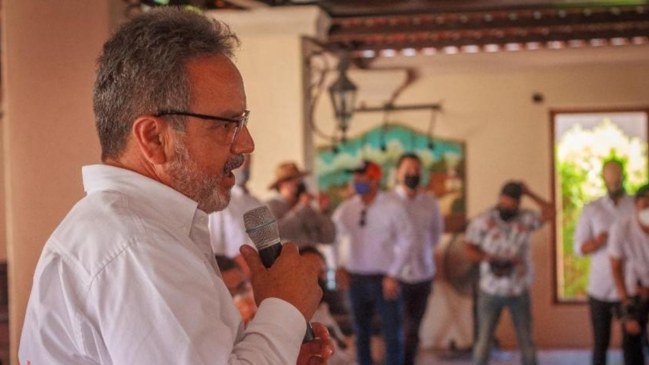 VIDEO: A 24 horas del asesinato de Abel Murrieta, la Fiscalía guarda silencio; fiscal huye de la prensa