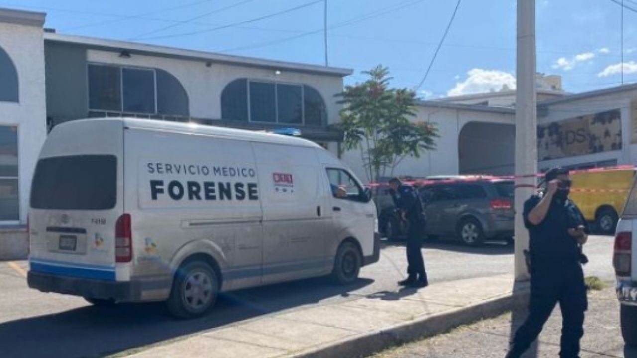 Sujetos armados irrumpen en negocio y asesinan a empleado; fue un intento de asalto