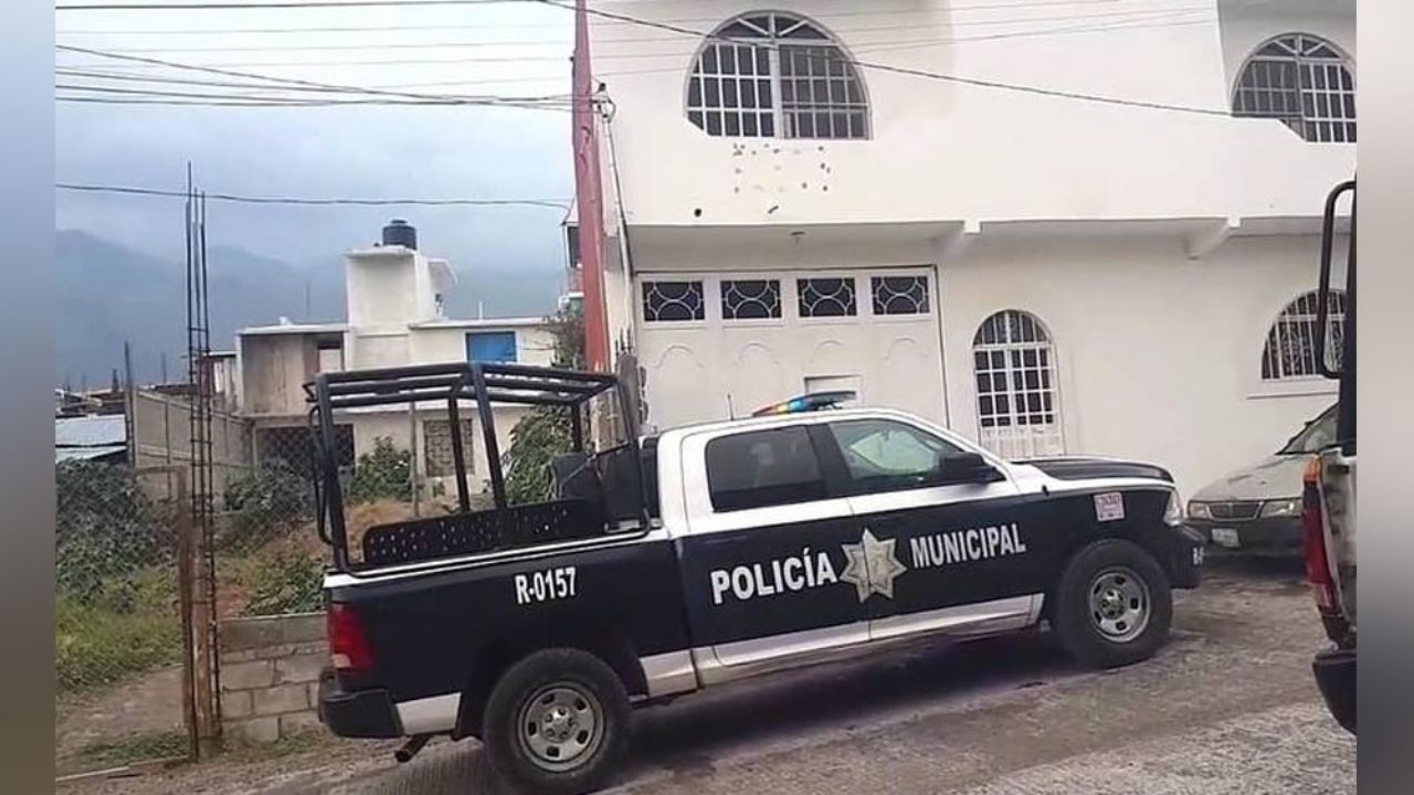 Autoridades llegan al lugar del crimen