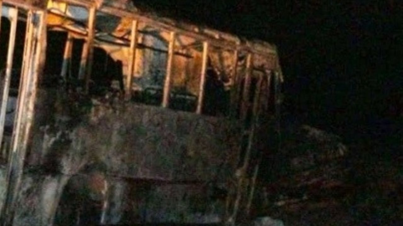 Explosión de autobús universitario deja 4 muertos; otros 11 sufrieron graves lesiones
