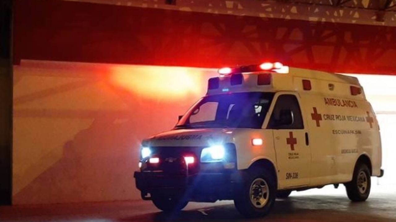 Paramédicos llegan al lugar de los hechos