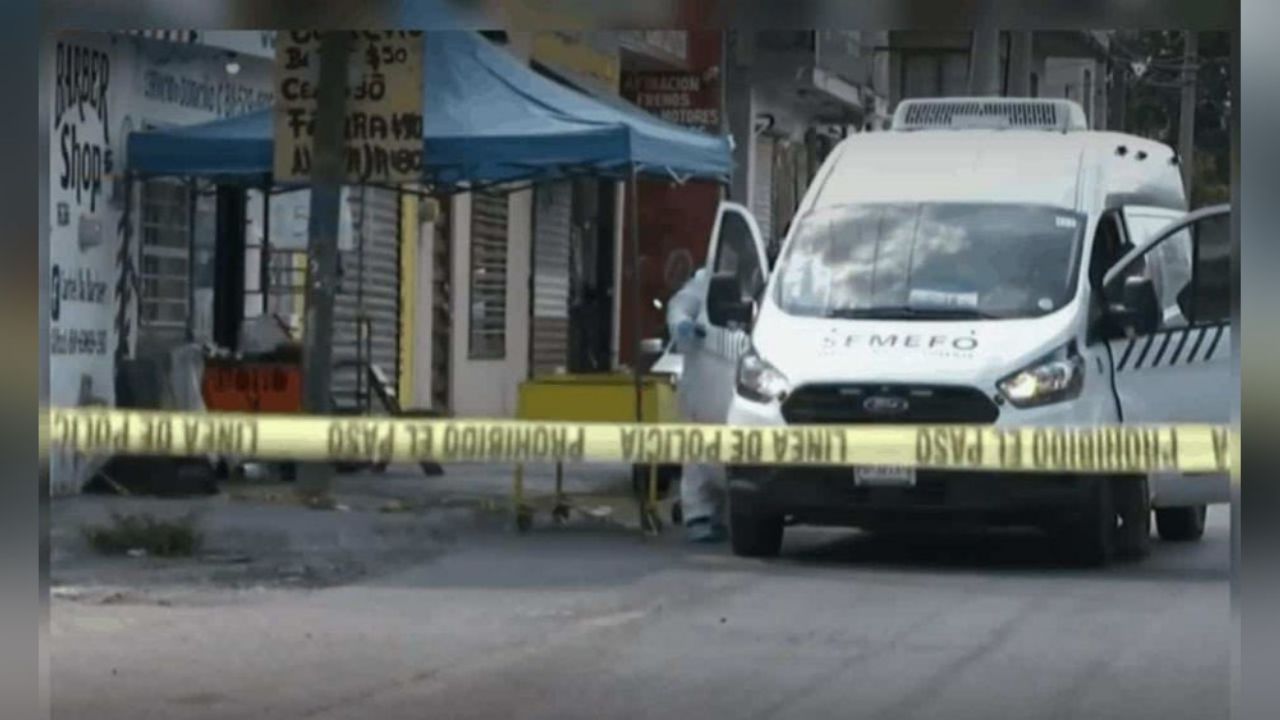 Autoridades llegan al sitio del crimen