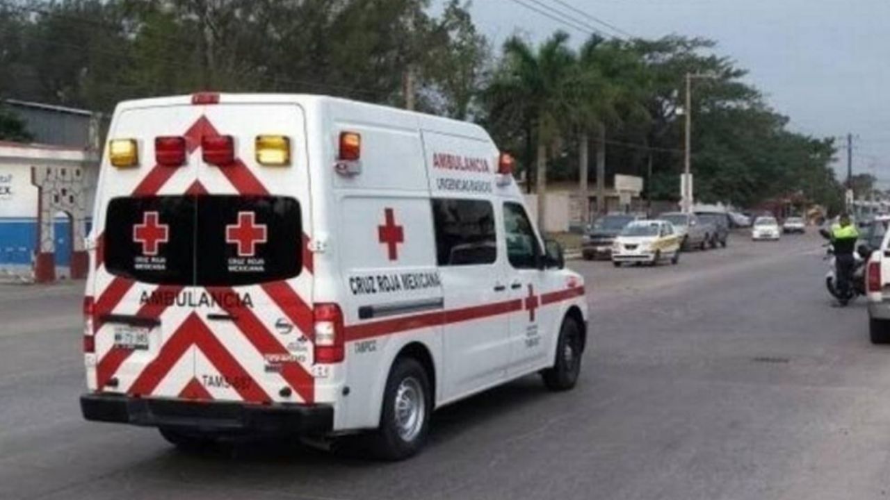 Paramédicos llegan al sitio del crimen