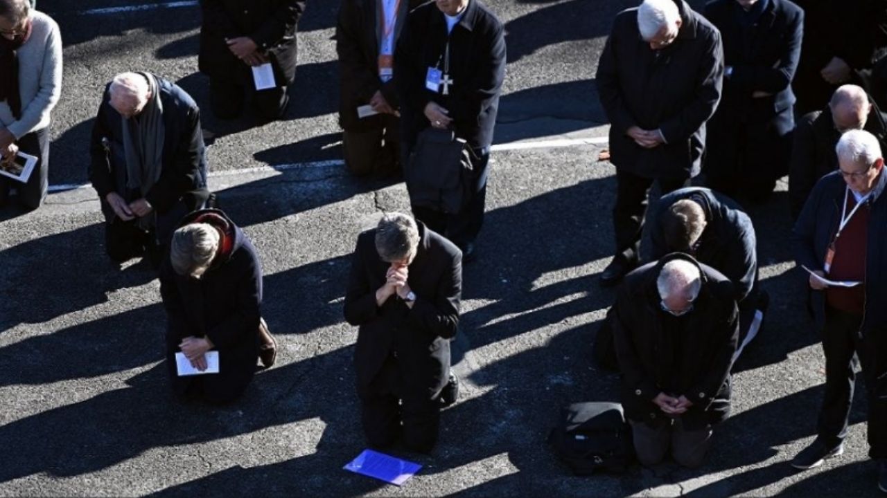 Iglesia católica ora por víctimas de abuso sexual; culpan a 3 mil sacerdotes