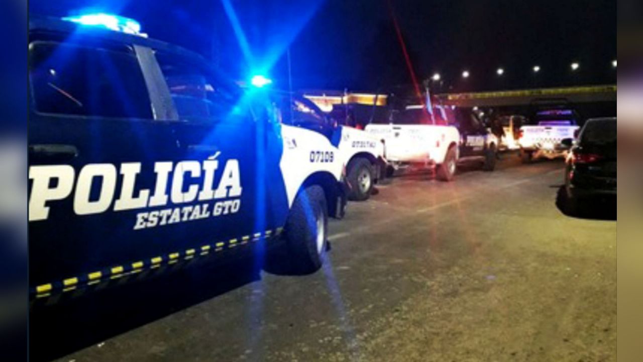 Autoridades llegan al lugar del crimen