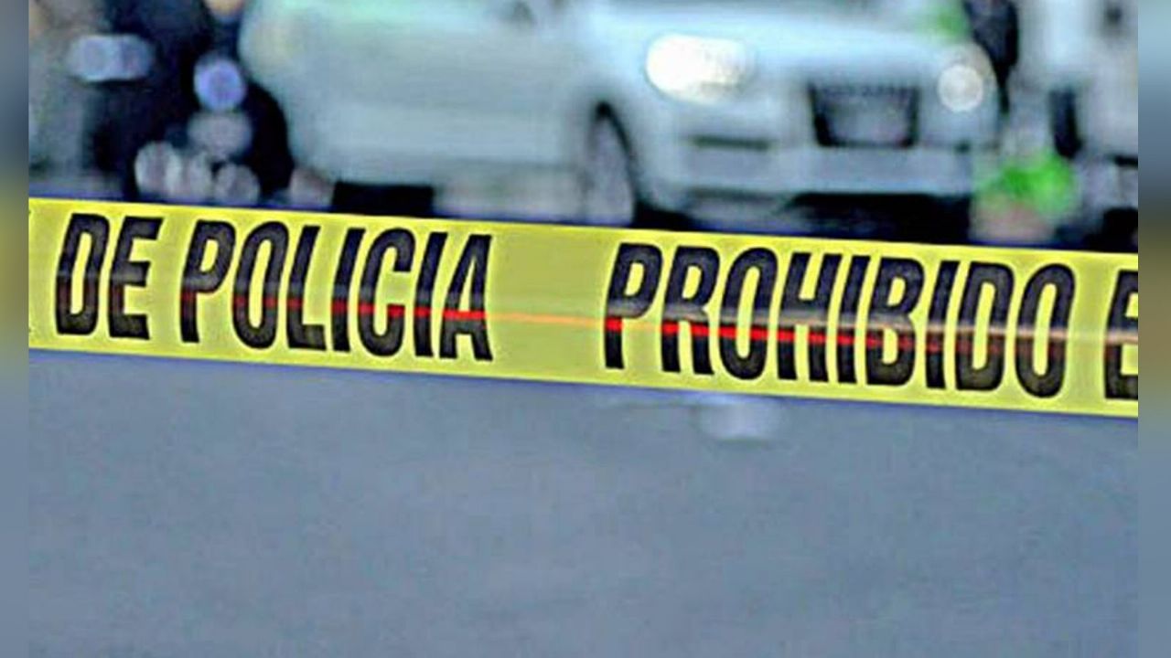 Autoridades llegan a la escena del crimen