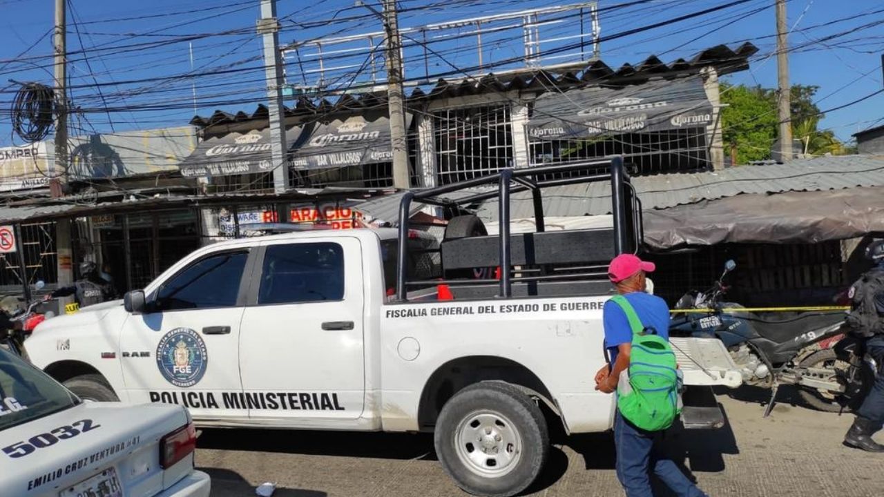 Autoridades llegan al sitio del crimen