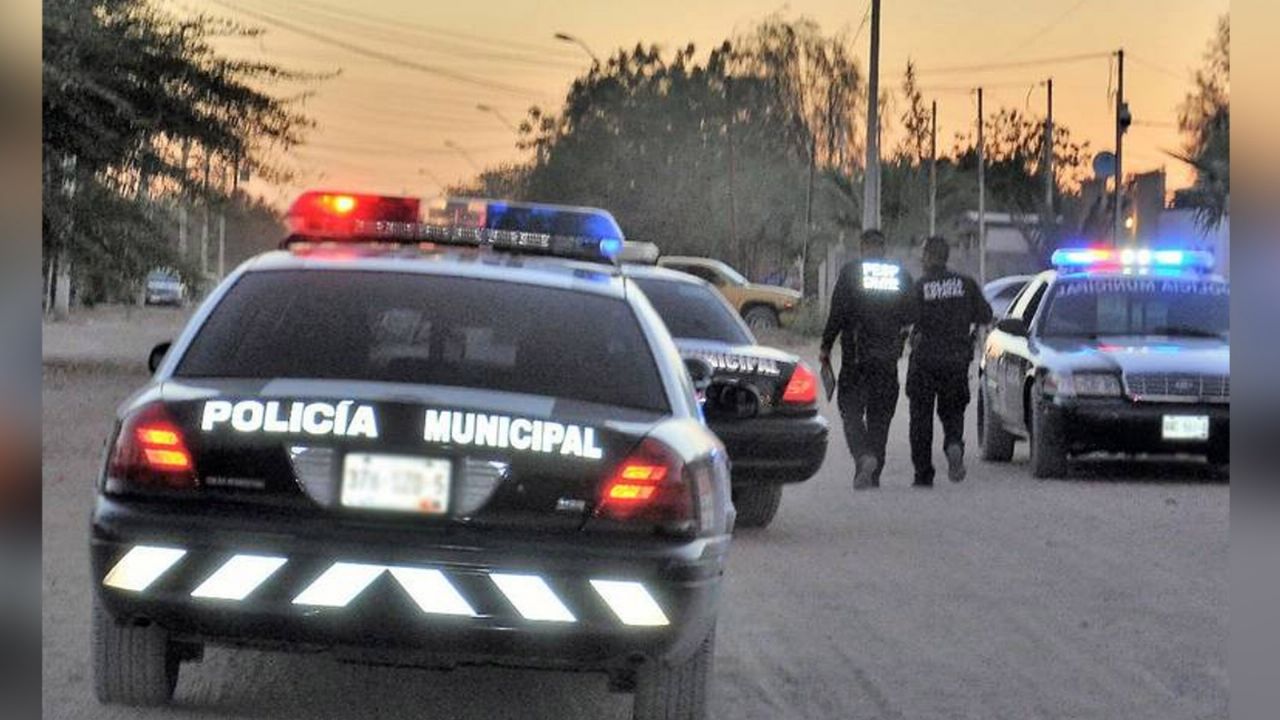 Autoridades llegan al sitio del crimen