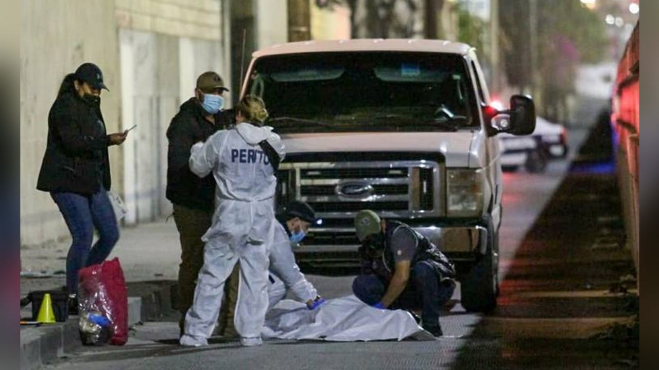 Caos en Tijuana: Dos hombres son asesinados a balazos y uno resultó lesionado