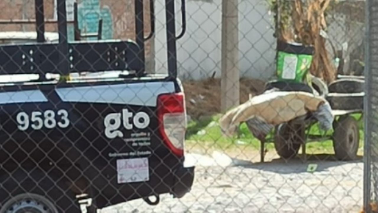 Autoridades llegan al lugar del crimen