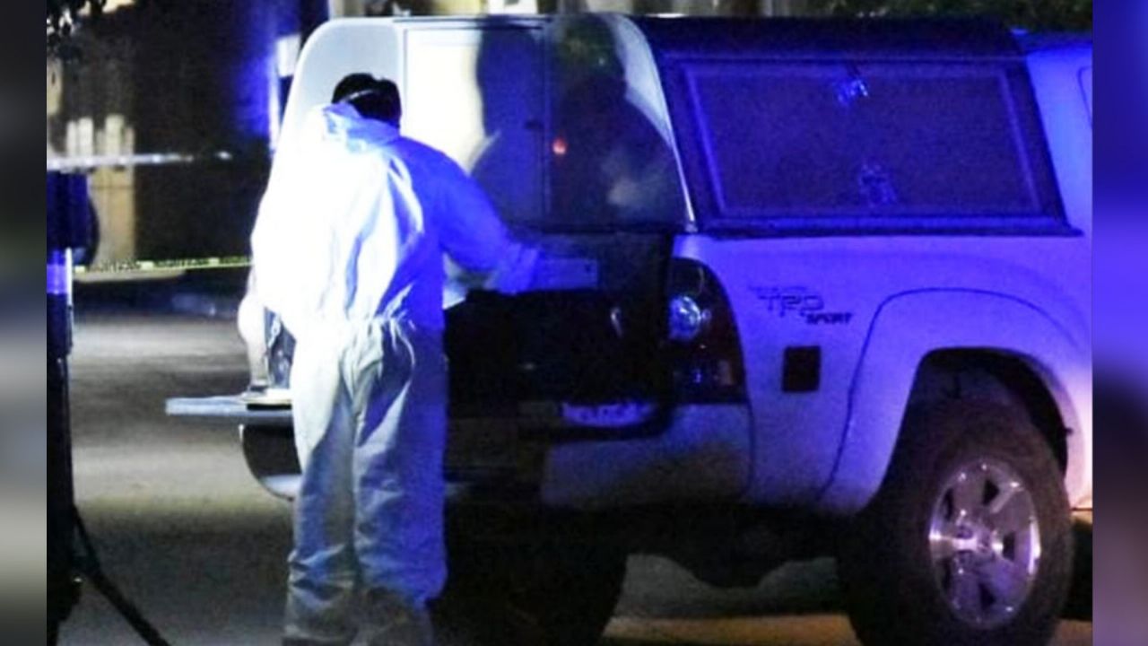 Autoridades llegan al sitio del crimen