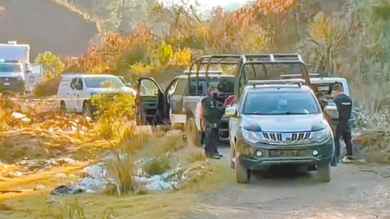 Autoridades llegan al sitio del crimen