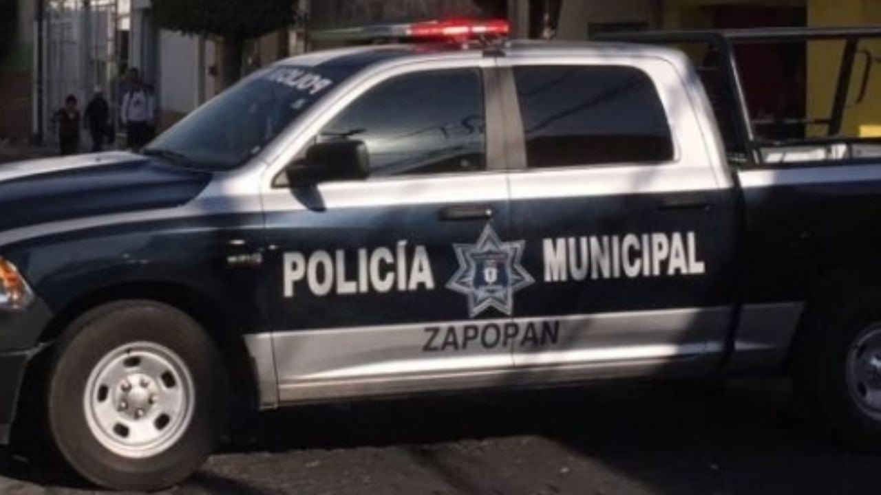 Autoridades llegan al sitio del crimen