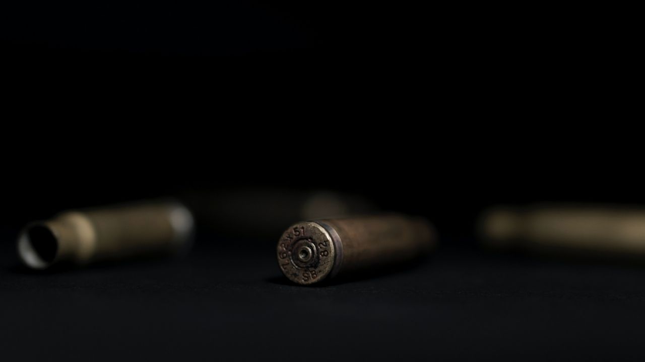 Casquillos percutidos en la zona