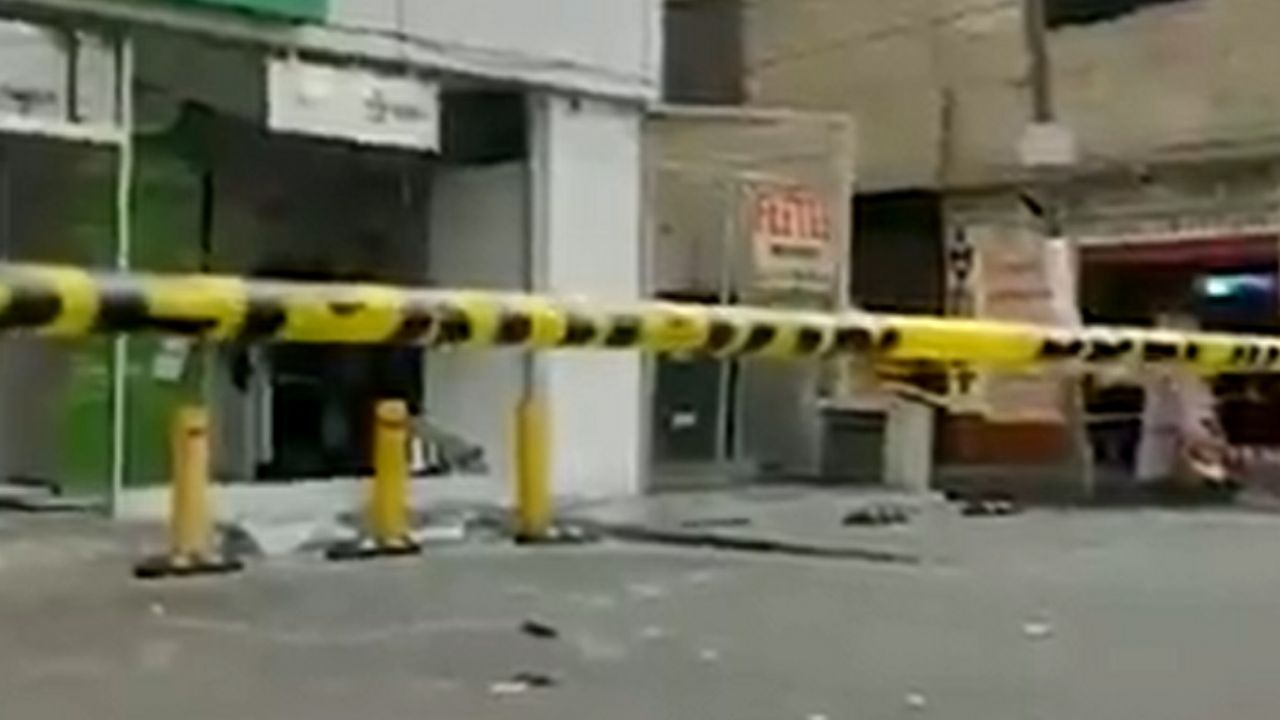 VIDEO: ¡De no creerse! Detonan bomba para robar todo el efectivo de un cajero automático