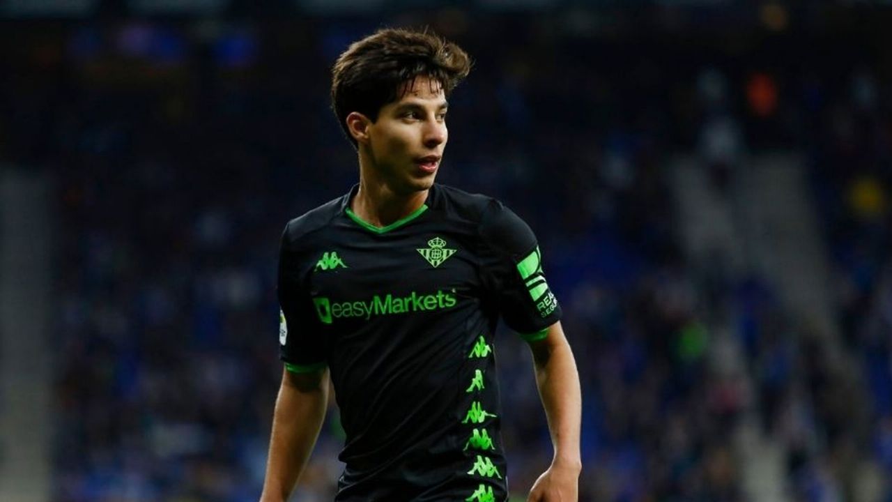 Betis quiere que Diego Lainez permanezca en el plantel, asegura prensa española