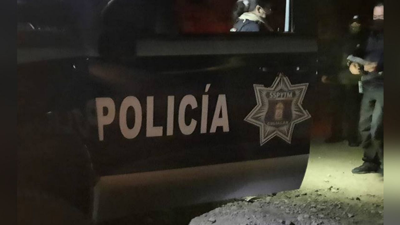 Autoridades trabajan en la escena del crimen