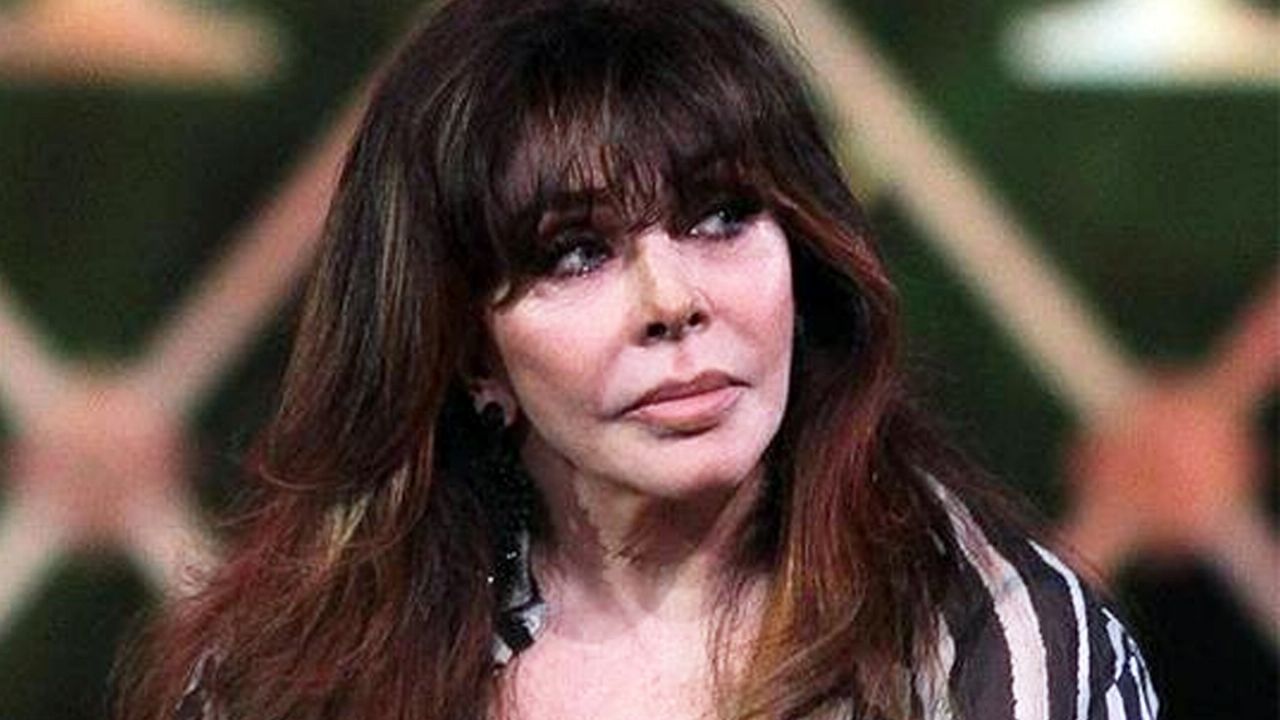 Verónica Castro reaparece en redes sociales y sorprende por su cabello lleno de canas