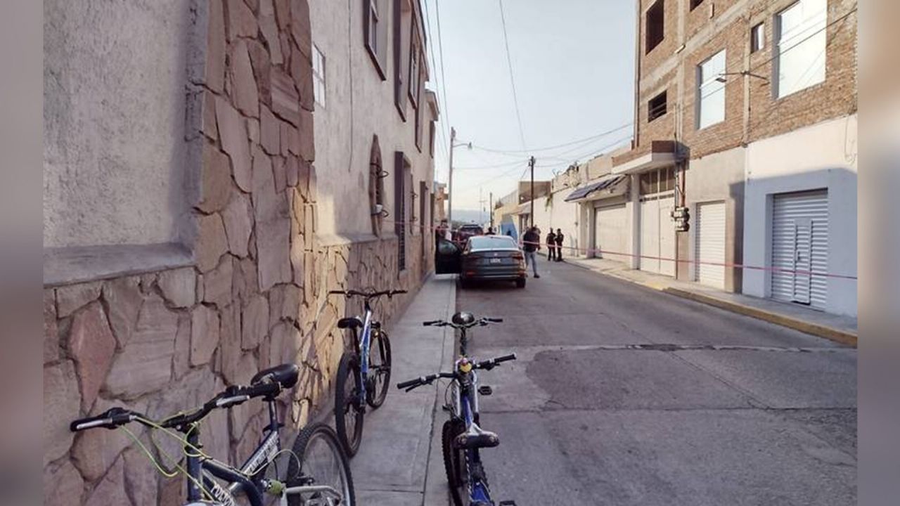 Autoridades trabajan en la zona del crimen