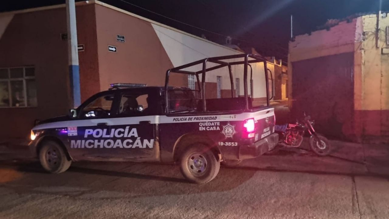 Autoridades llegan al sitio del crimen