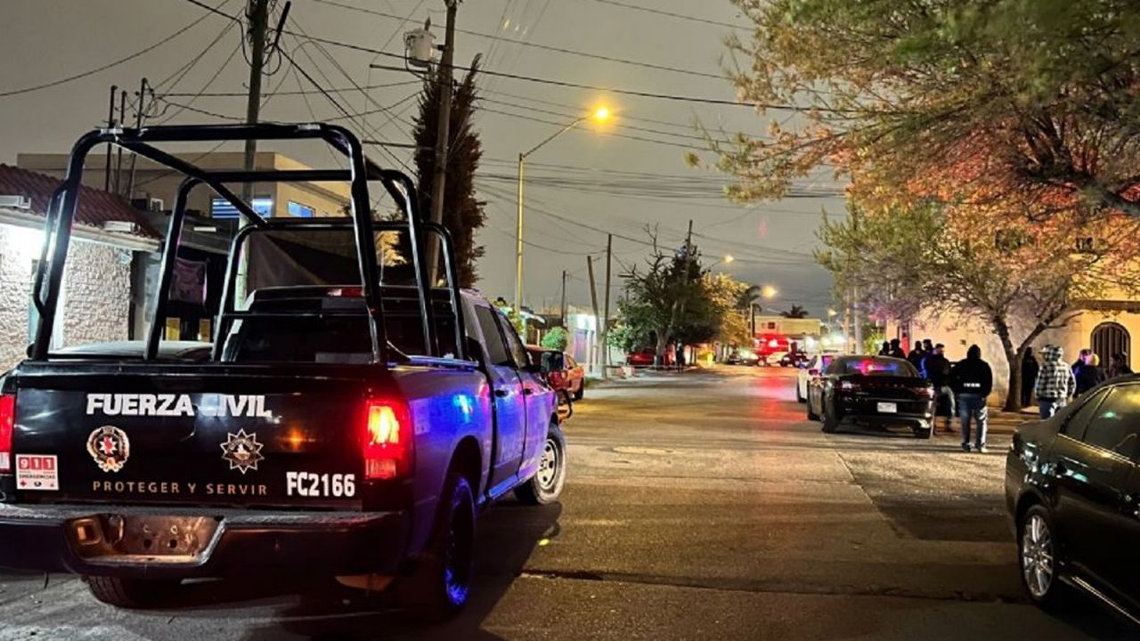 Autoridades llegan al sitio del crimen