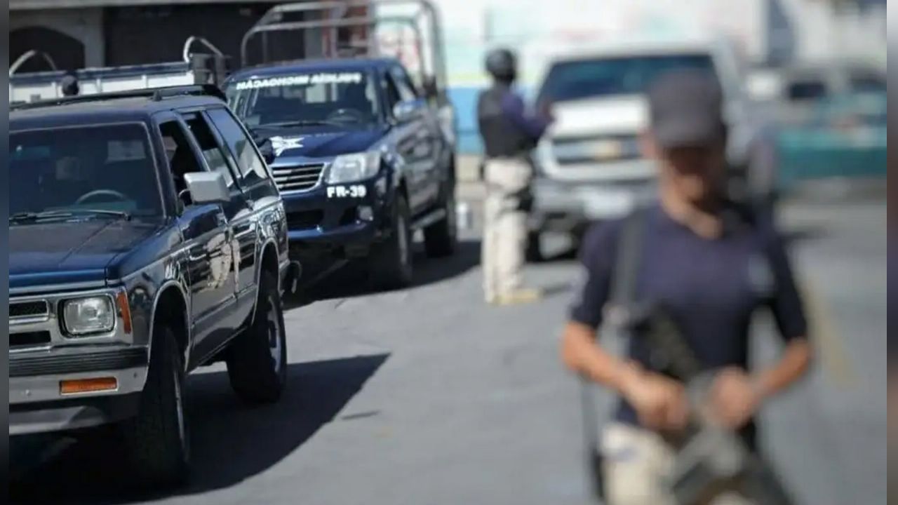 Autoridades llegan al sitio del crimen