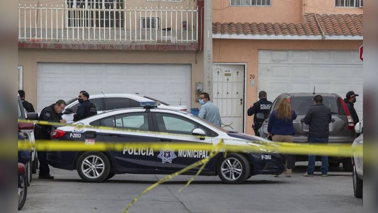 Autoridades llegan al sitio del crimen