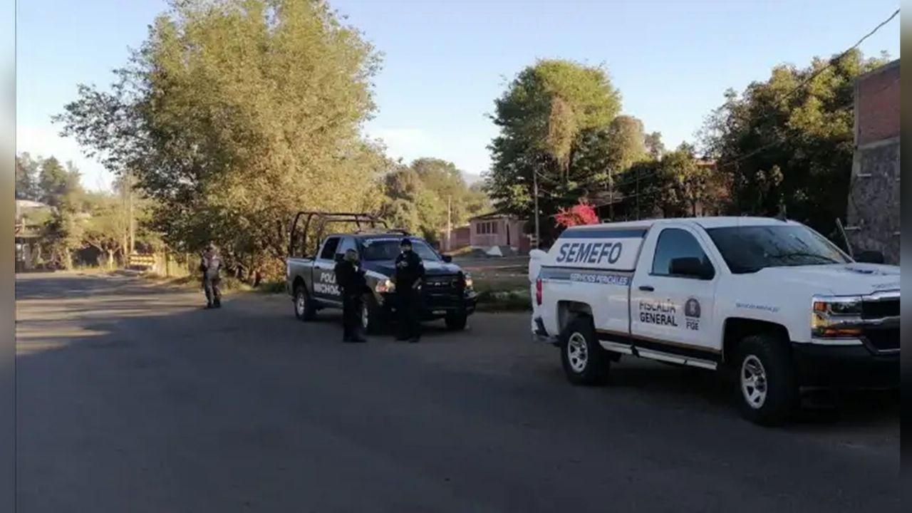 Autoridades llegan al sitio del crimen