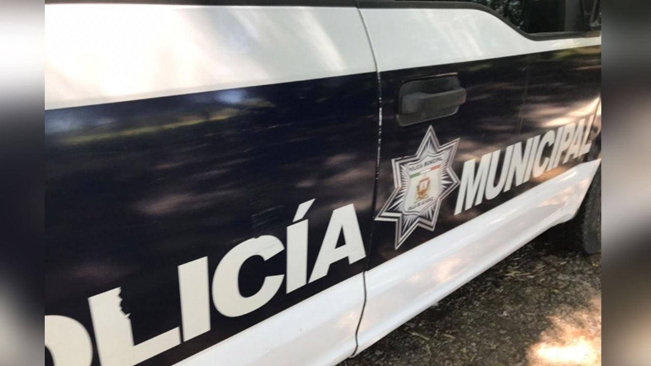 Autoridades llegan al sitio del crimen