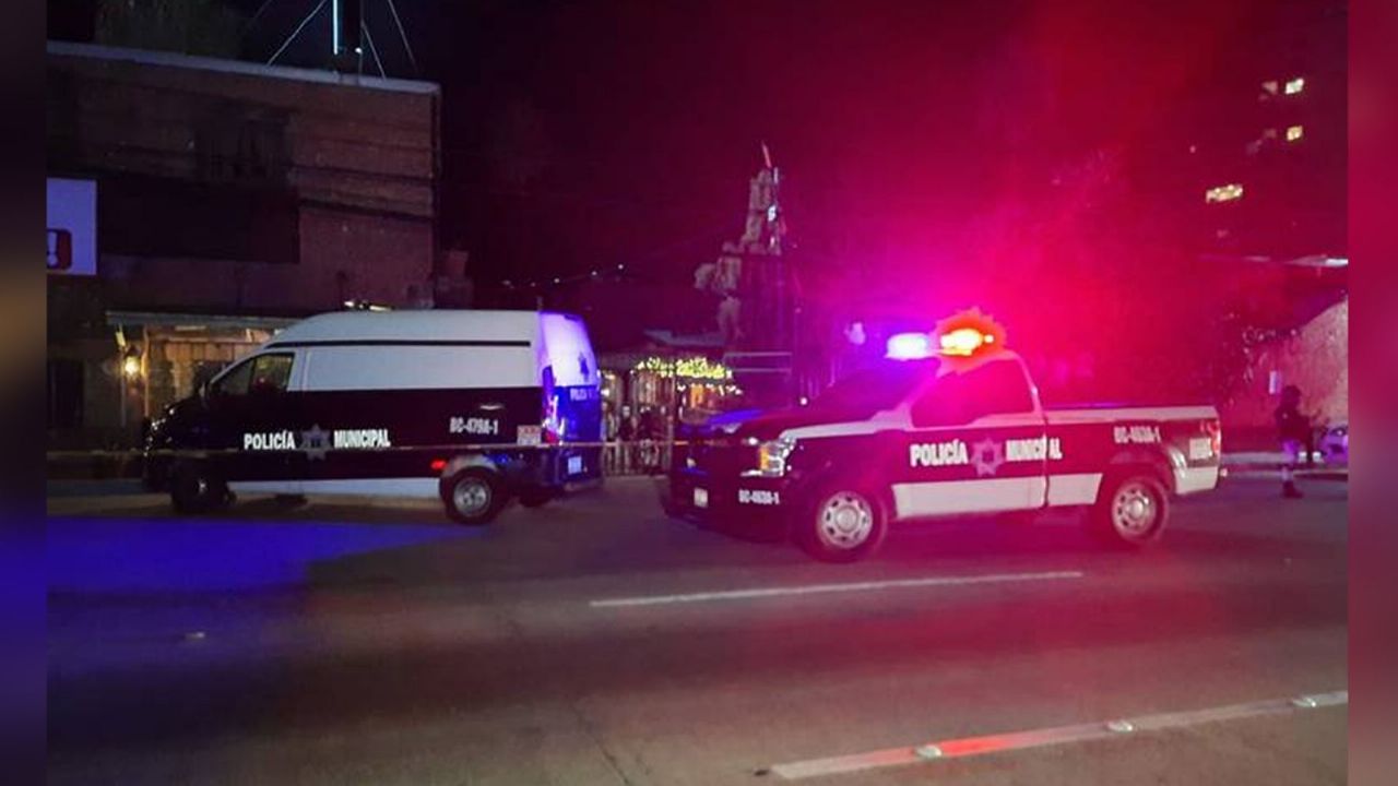 Autoridades llegan al sitio del crimen