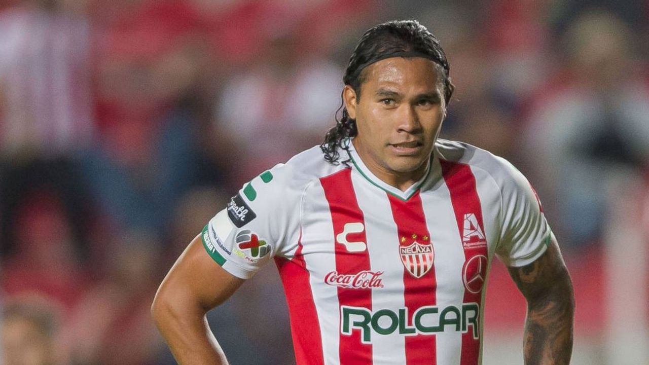Otra polémica para el ‘Gullit’ Peña: Futbolista besa a aficionada que le pidió un saludo