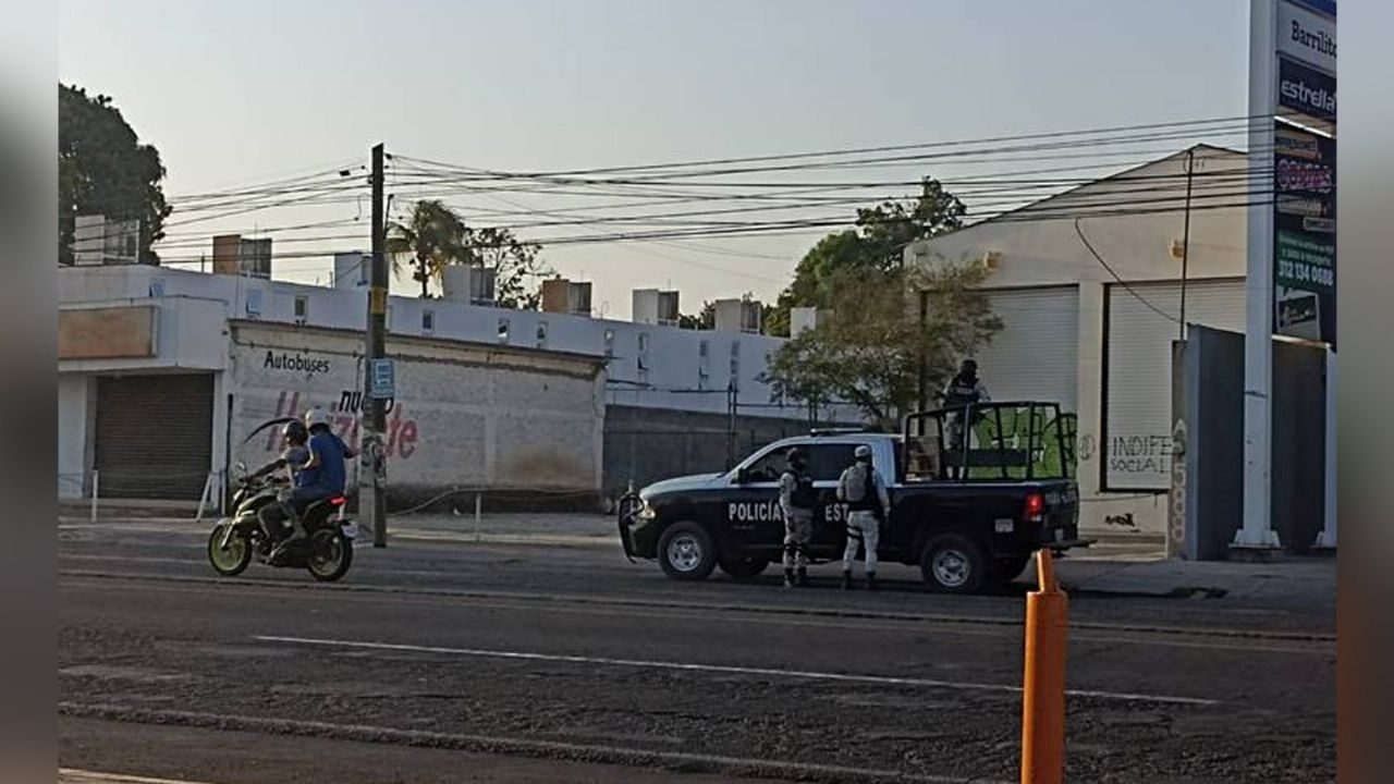 Caos en Colima: Sobre un camino de terracería, autoridades localizan restos humanos