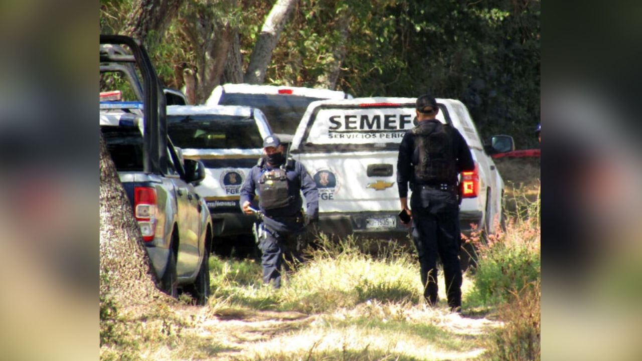 Autoridades llegan al sitio del crimen