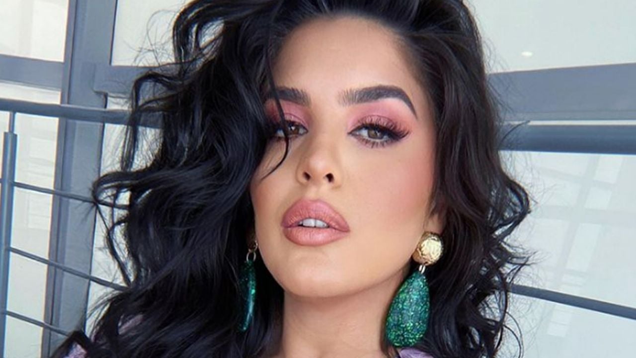 ¡Fuego en TV Azteca! Curvy Zelma se luce bajo el sol con colorido y brutal bañador