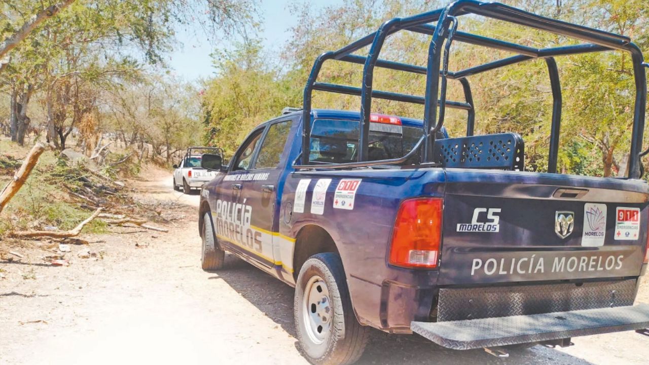 Autoridades llegan al sitio del crimen