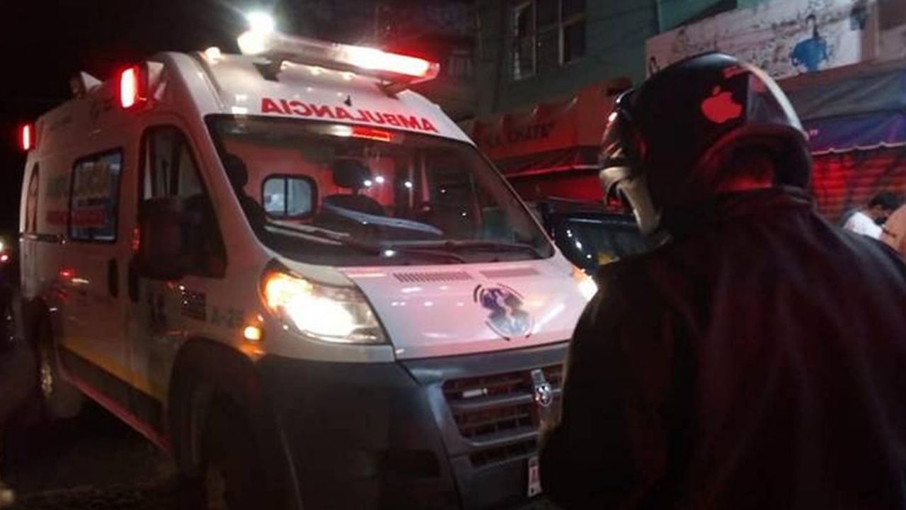 Paramédicos llegan al sitio