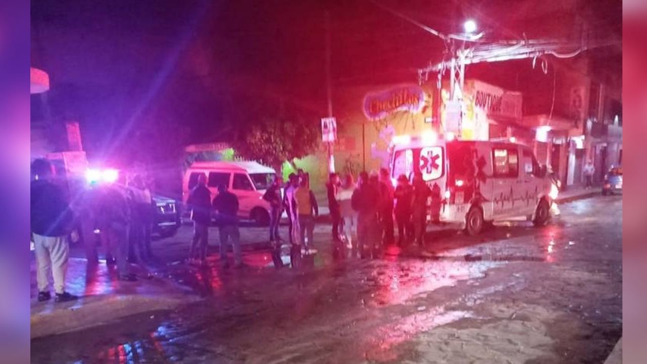 Autoridades llegan al sitio del crimen