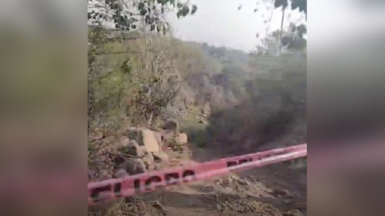 Al fondo de una barranca, encuentran los cadáveres de tres hombres en Morelos