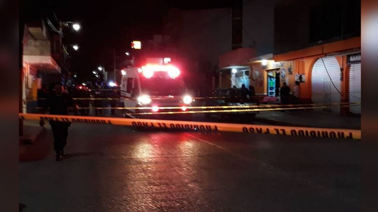 Autoridades llegan al sitio del crimen